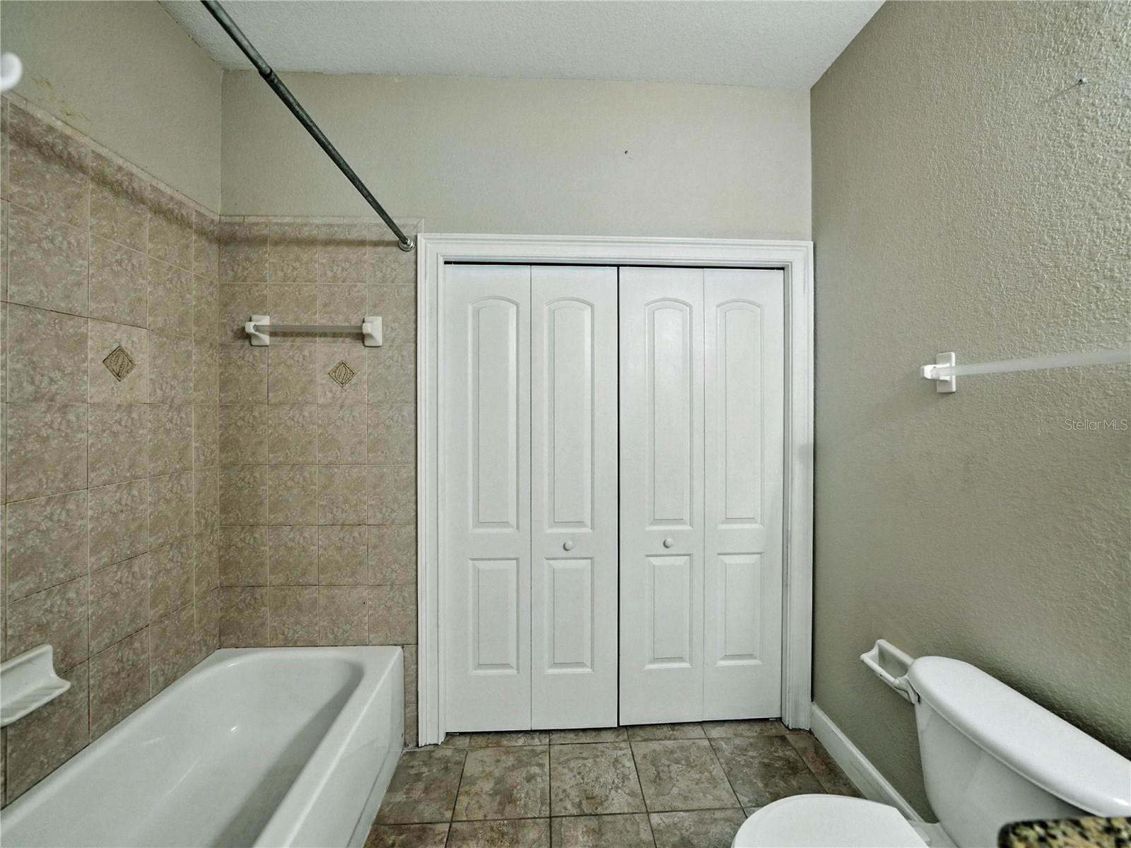 ALEXANDER WOODS TWNHMS - Residential