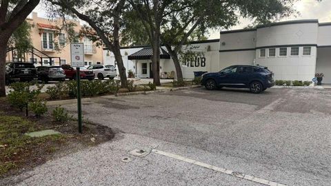 Photo of 608 S Tampania Avenue, Tampa, FL 33609 (MLS # A4694463)