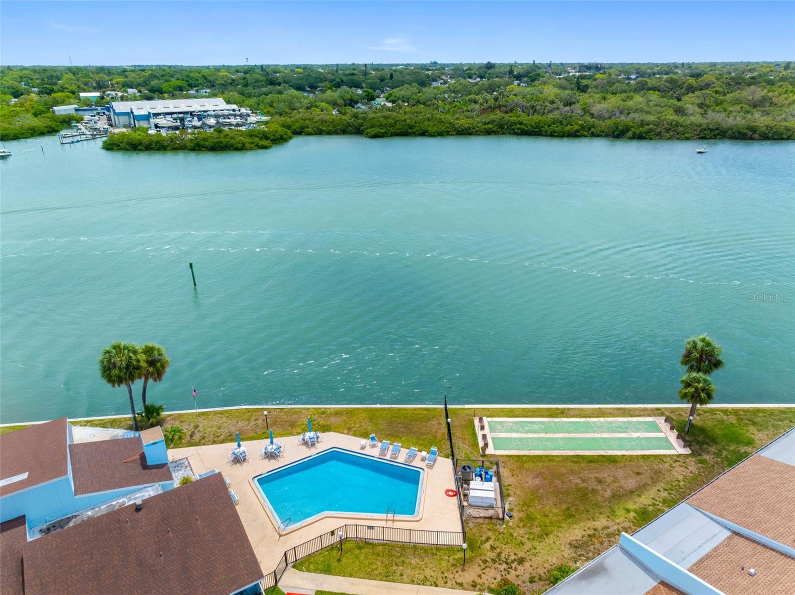 WINDRUSH COVE PH 1 CONDO - Residential