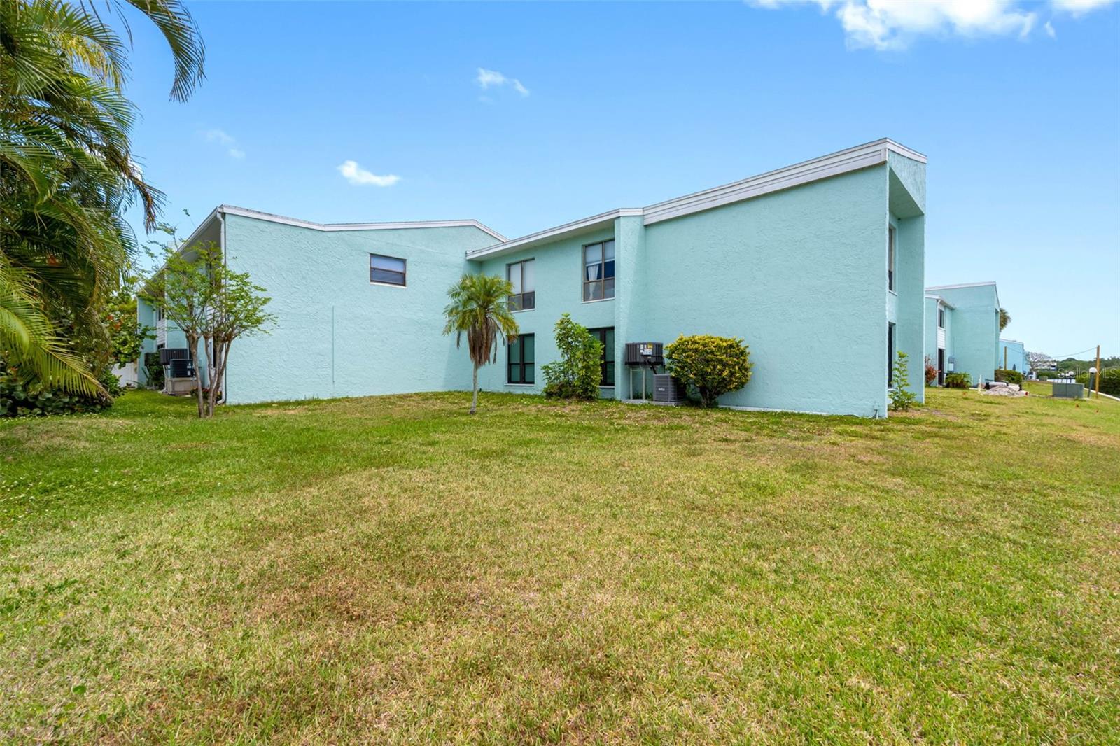 WINDRUSH COVE PH 1 CONDO - Residential