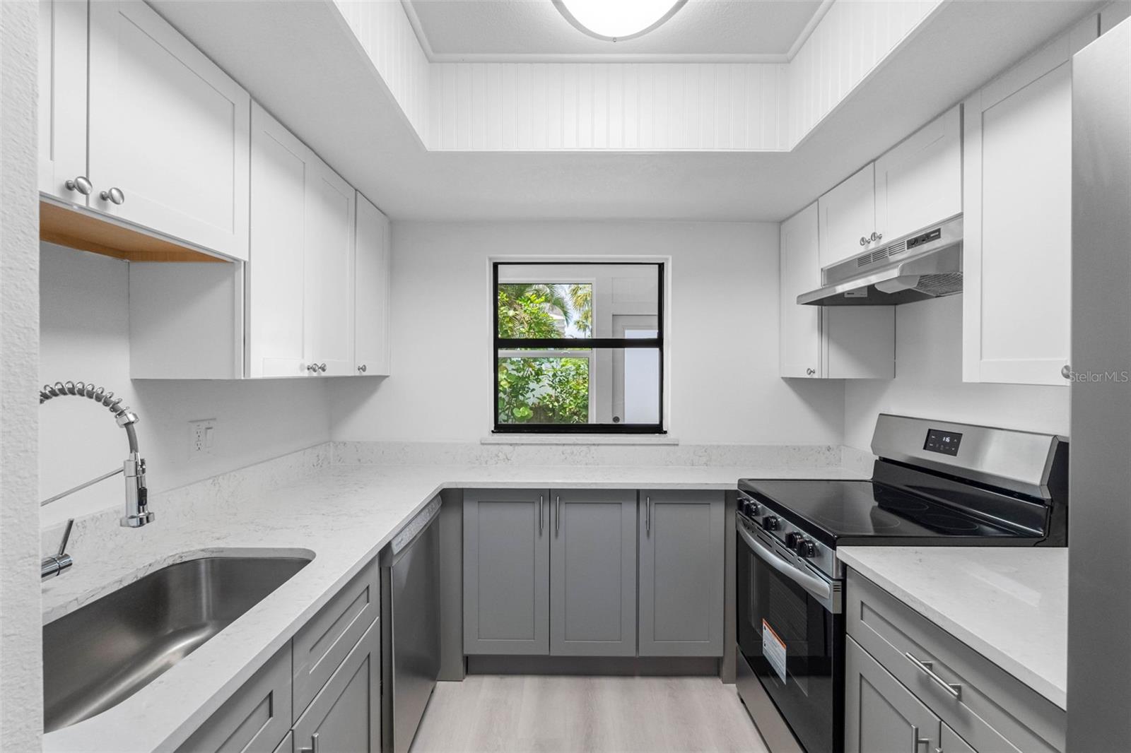 WINDRUSH COVE PH 1 CONDO - Residential