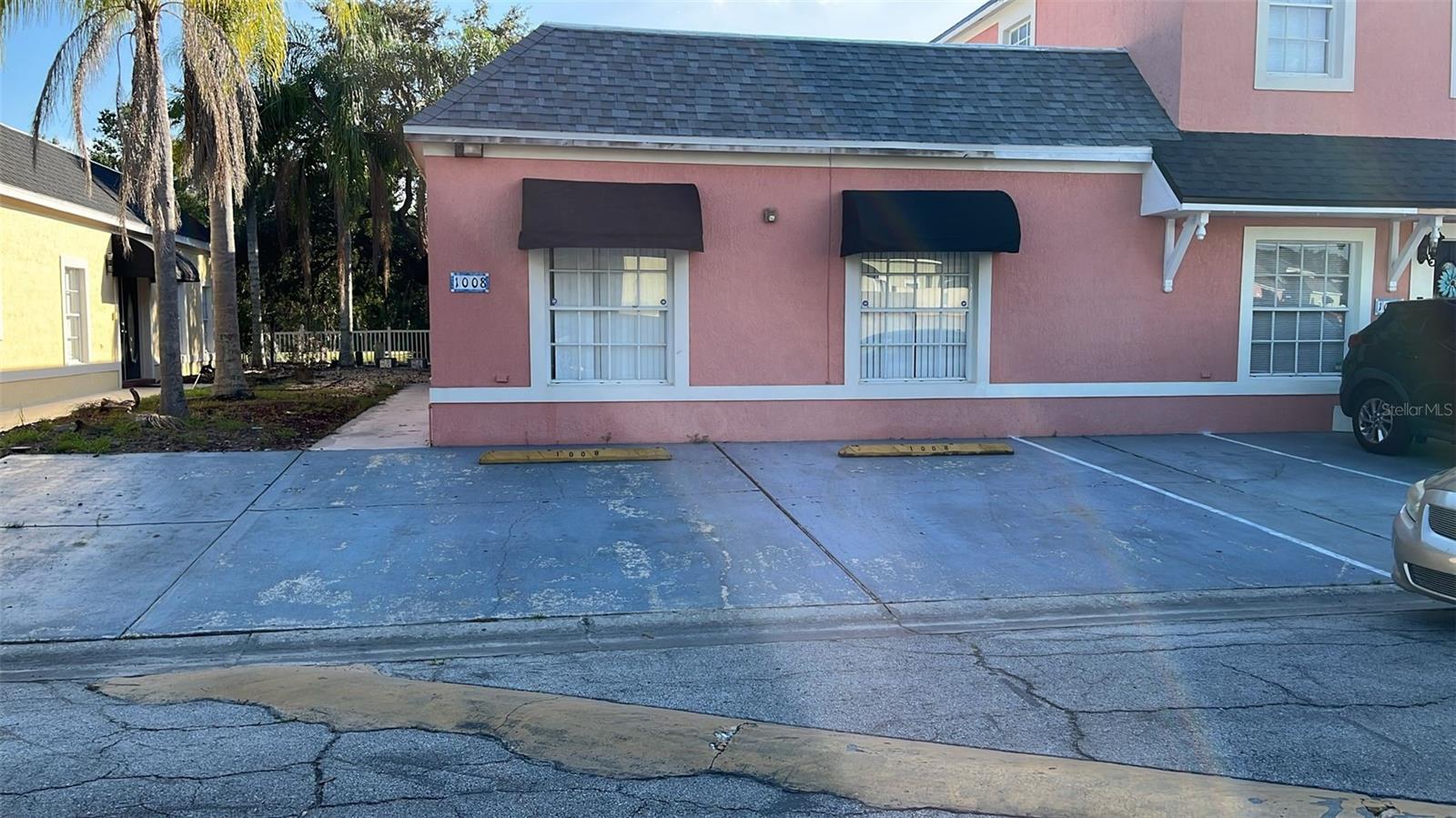 Beautiful Gated Townhome in a Prime Location. This beautifully maintained gated townhome offers 3 spacious bedrooms and 2 bathrooms, providing a warm and inviting living space perfect for family gatherings and special reunions. The modern kitchen is ideal for both everyday cooking and entertaining guests. Enjoy peace of mind with a new roof installed in 2022, adding lasting value and protection to the home. Located on a quiet cul-de-sac, this property offers added privacy and a safe environment for your family.
Conveniently situated near shopping centers and schools, and just 25 minutes from Disney, with easy access to major highways including the Turnpike and 417, this home combines comfort, convenience, and charm in one perfect package.