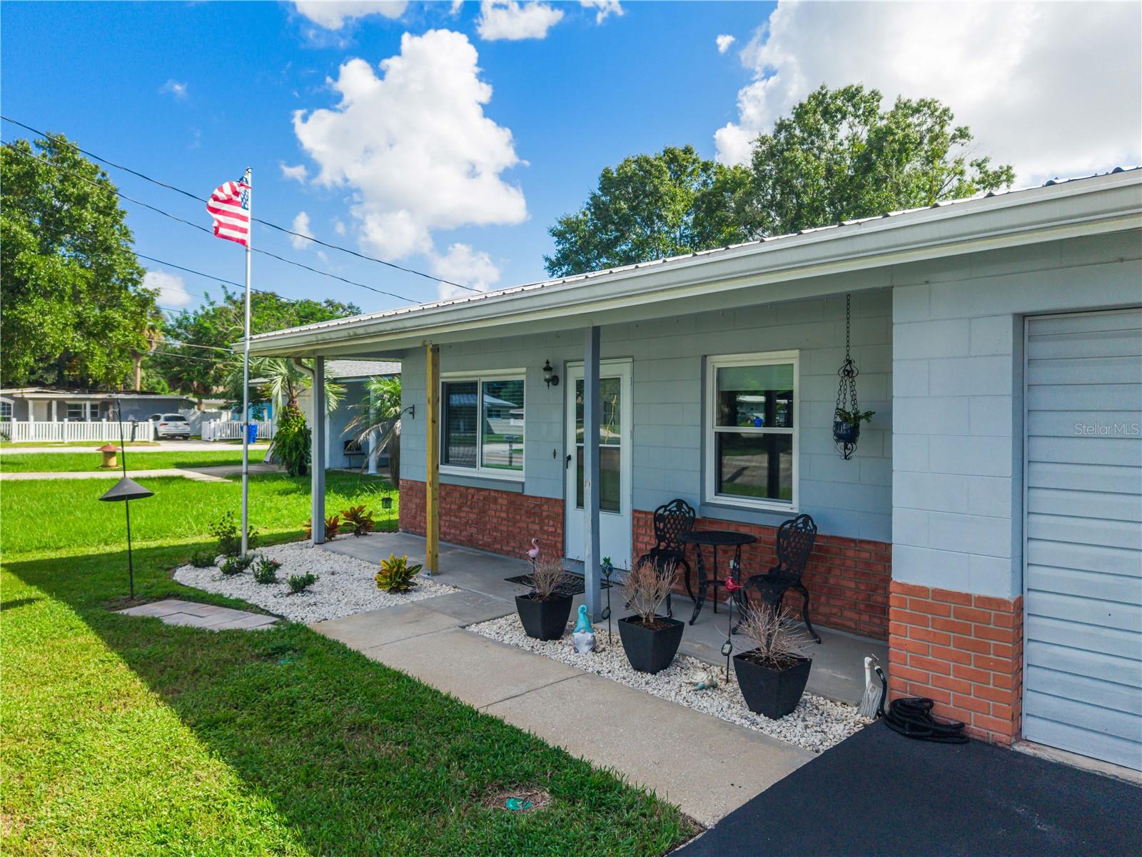 7 S LAVON AVENUE