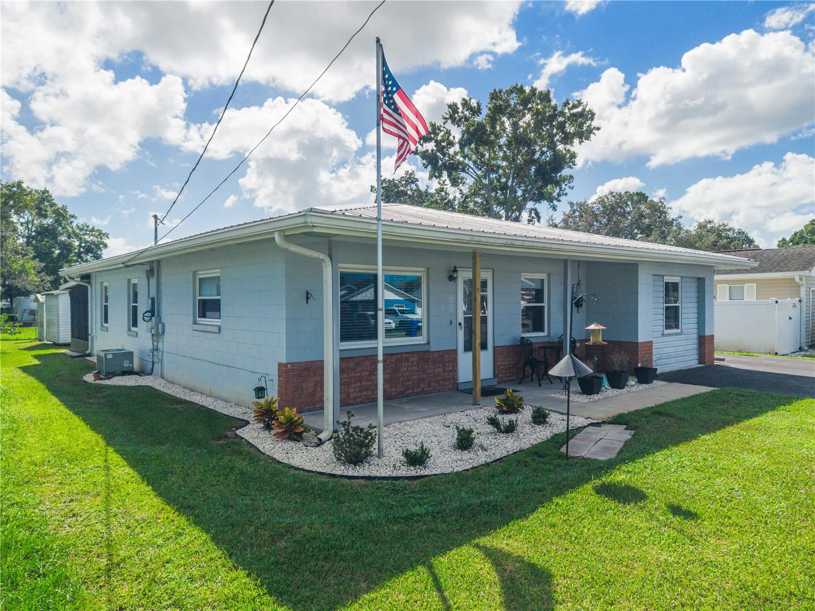 7 S LAVON AVENUE
