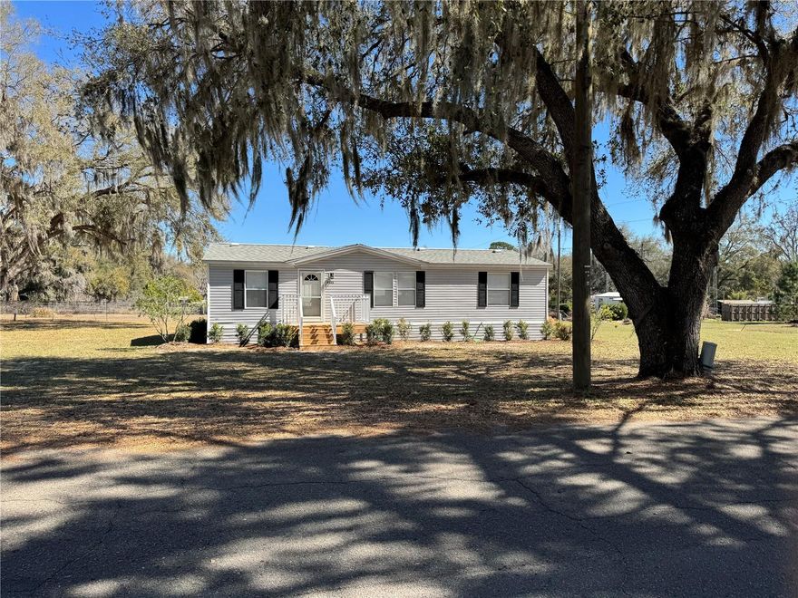 NEWLY RENOVATED MANUFACTURED HOME ON OVER 1/2 ACRE LOT IN THE HEART OF COLEMAN. LOCATED CLOSE TO THE VILLAGES WITH  NO HOA OR LOT RENT.  YOU WILL ENJOY EASY ACCESS TO 301/I75 AND THE FL TURNPIKE. MAKING COMMUTING SIMPLE AND EVERYDAY ESSINTIALS CLOSE BY. BEAUTIFUL OAK TREES GIVE THIS HOME SOME SHADE. EASY TO SHOW.