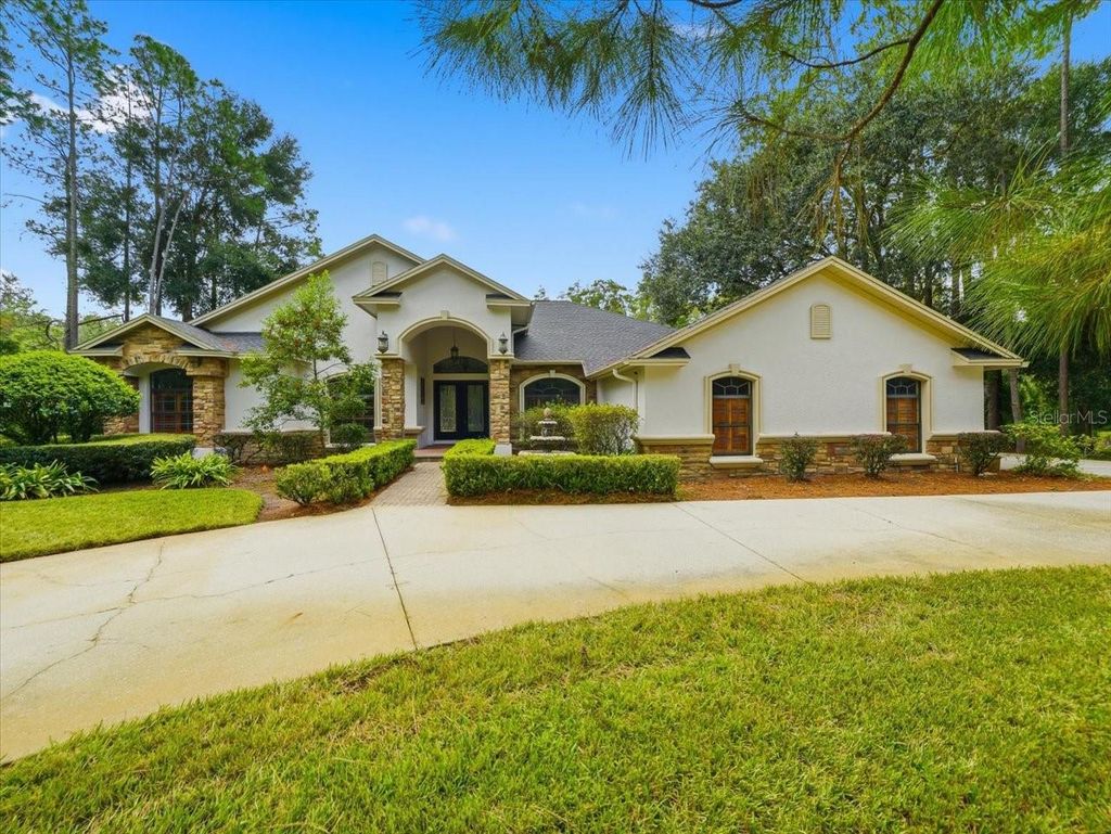 Photo of 412 Pine Bluff Drive, Lutz, FL 33549 (MLS # TB8416616)