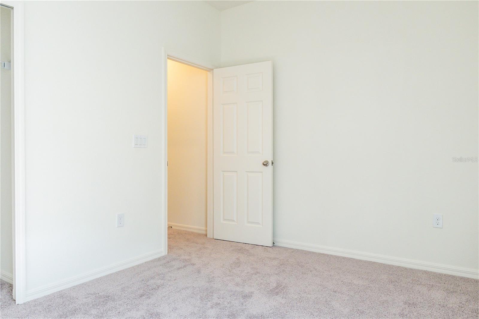 SILVER LAKE ESTATES - Residential Lease