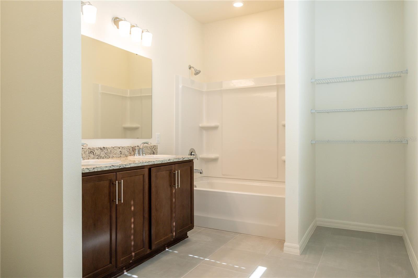 SILVER LAKE ESTATES - Residential Lease