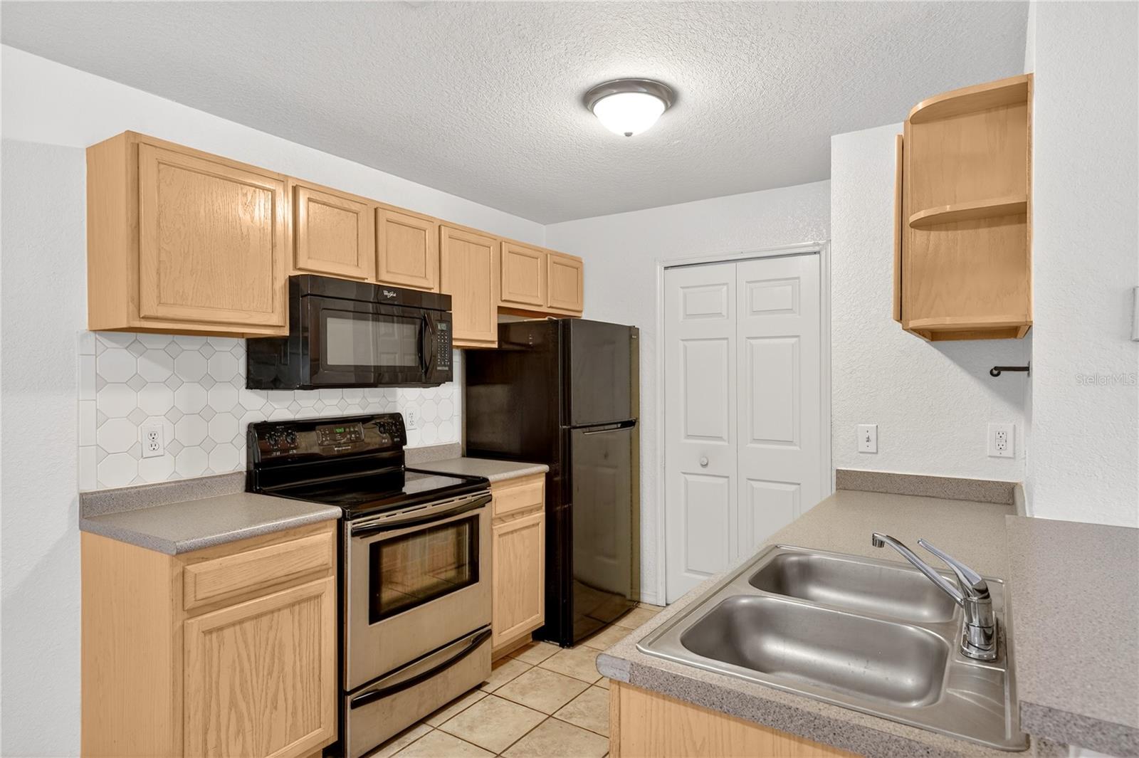 SANDLAKE PRIVATE RESIDENCES CONDO - Residential