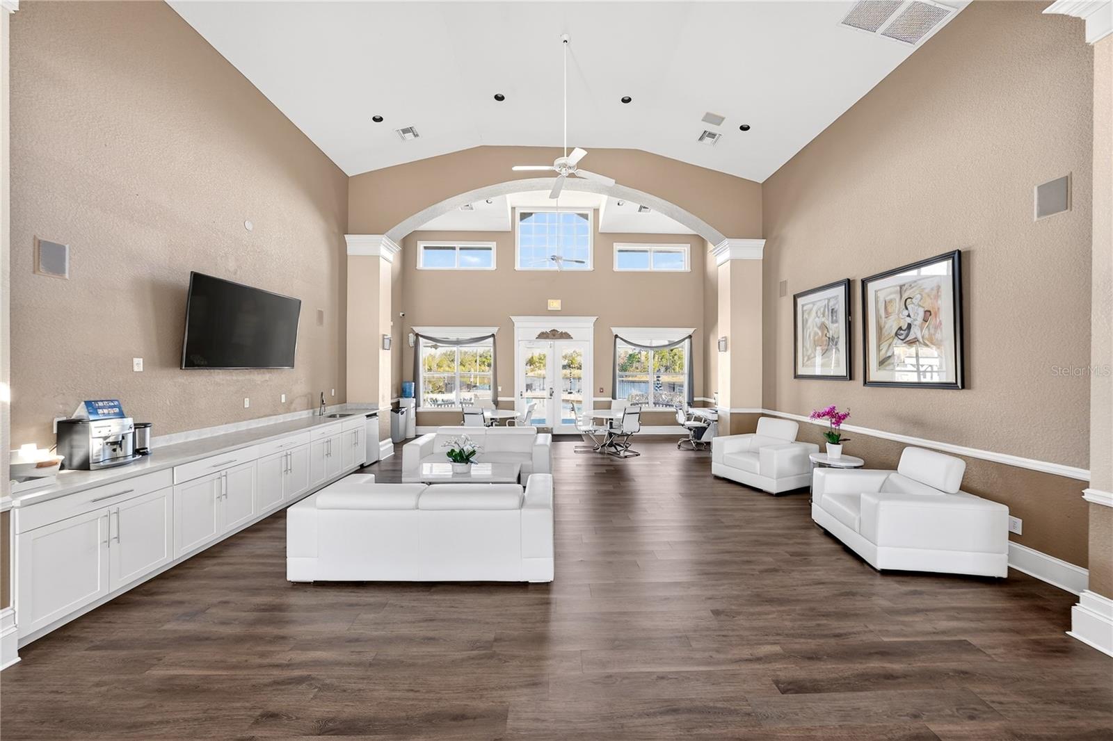 SANDLAKE PRIVATE RESIDENCES CONDO - Residential