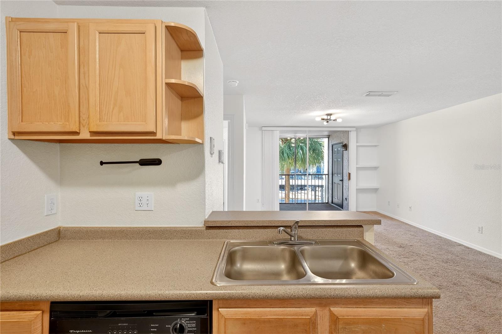 SANDLAKE PRIVATE RESIDENCES CONDO - Residential