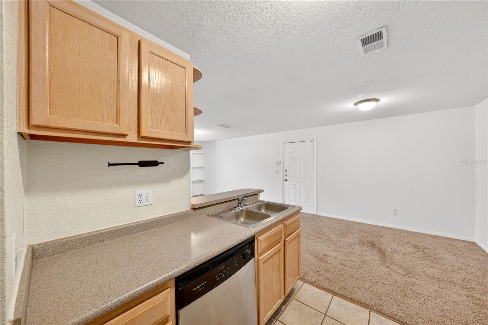 SANDLAKE PRIVATE RESIDENCES CONDO - Residential