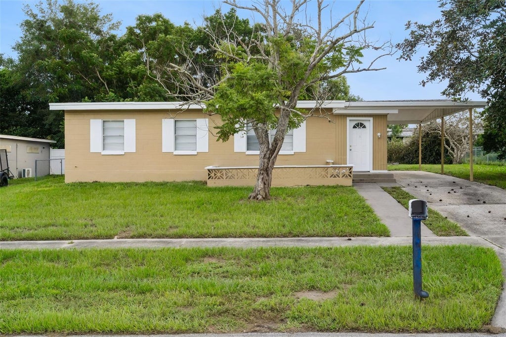 Photo of 928 Vivian Terrace, Deltona, FL 32725 (MLS # S5157855)