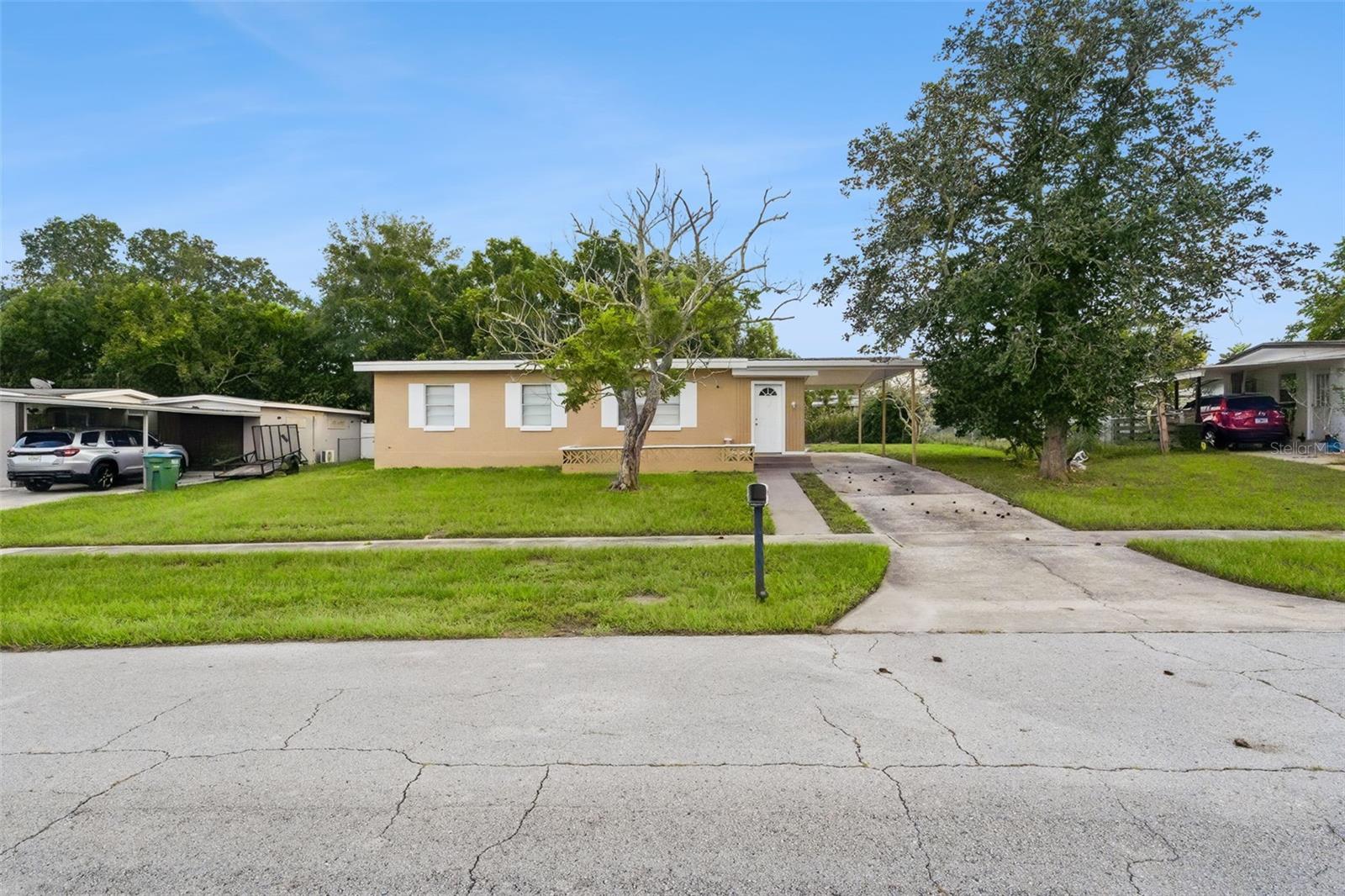 928 VIVIAN TERRACE