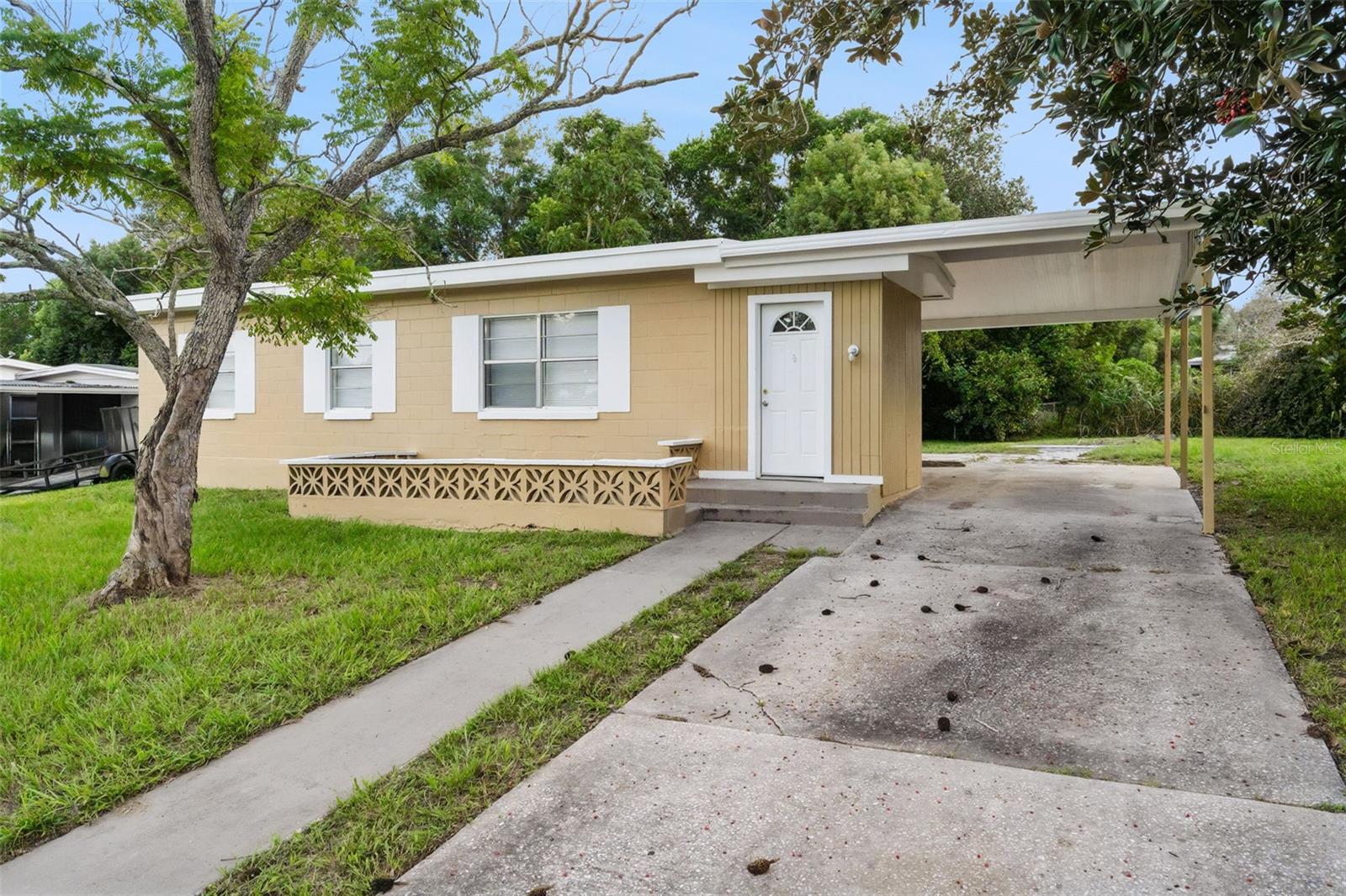 928 VIVIAN TERRACE