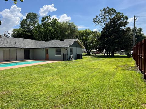 A home in WINTER HAVEN