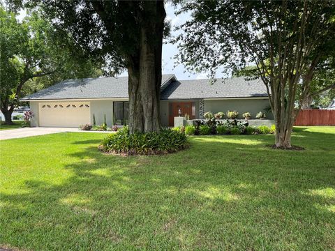 A home in WINTER HAVEN