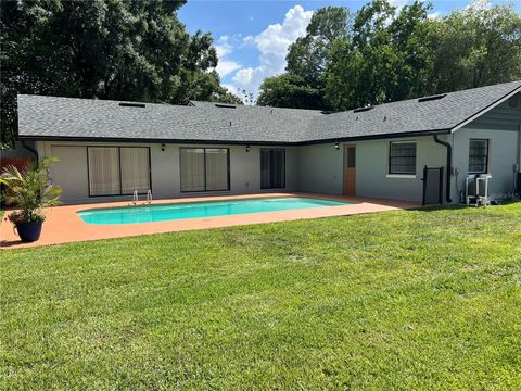 A home in WINTER HAVEN