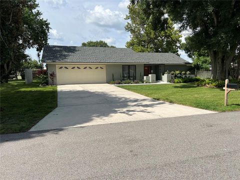 A home in WINTER HAVEN