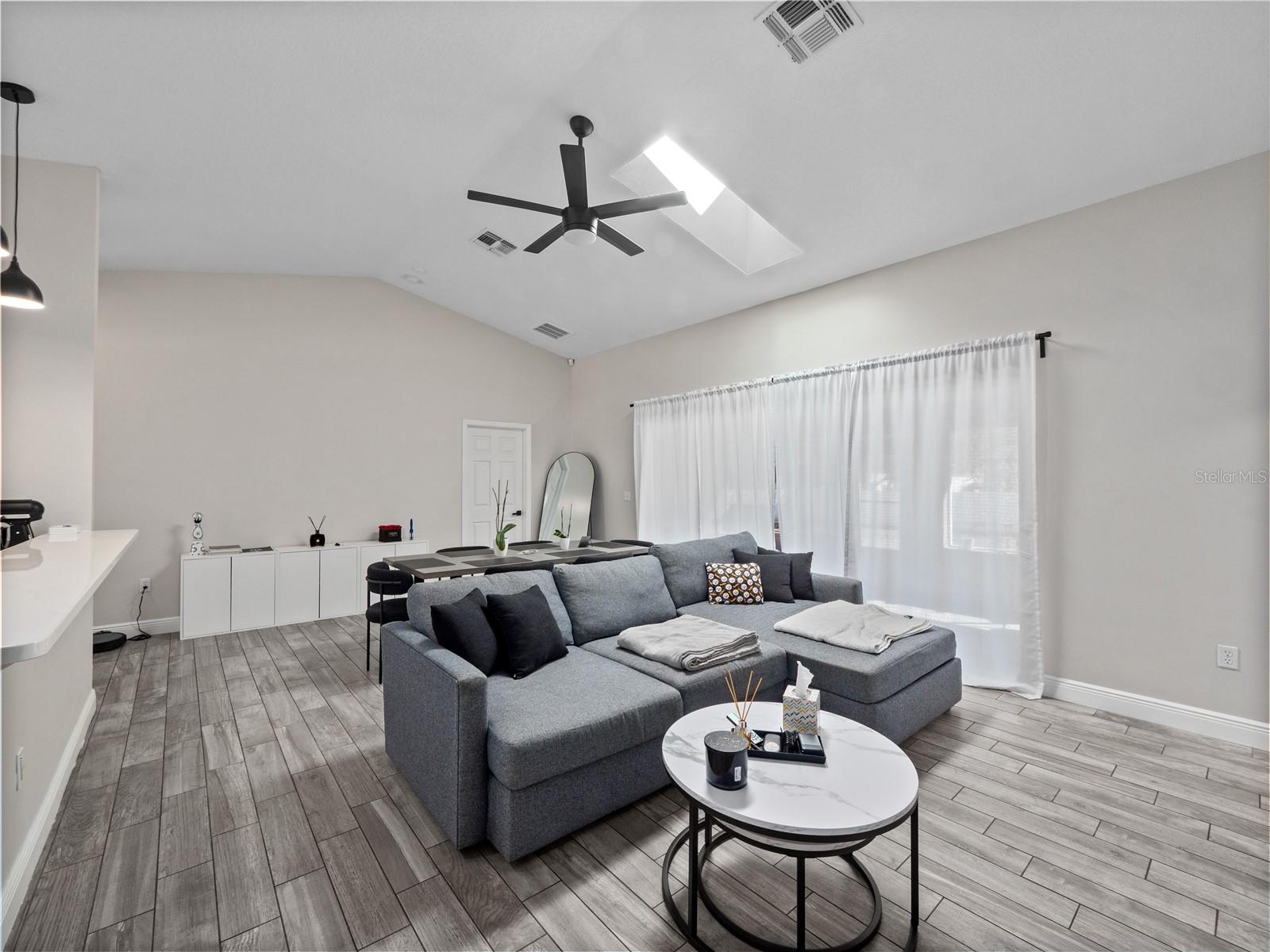 EAST LAKE RESERVE AT NARCOOSSEE UNIT 3 - Residential Lease