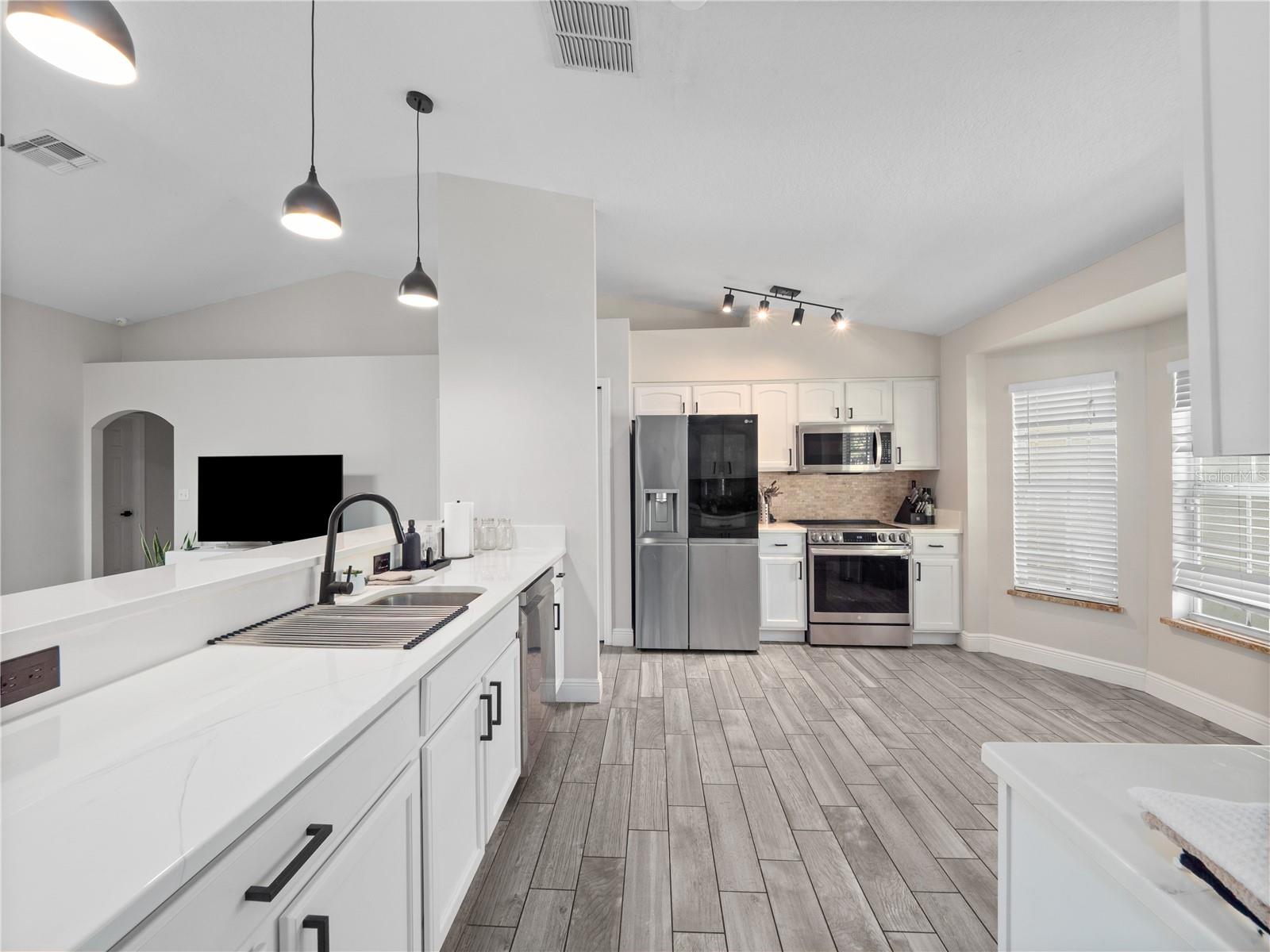 EAST LAKE RESERVE AT NARCOOSSEE UNIT 3 - Residential Lease