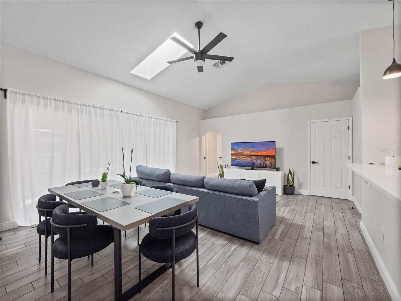 EAST LAKE RESERVE AT NARCOOSSEE UNIT 3 - Residential Lease