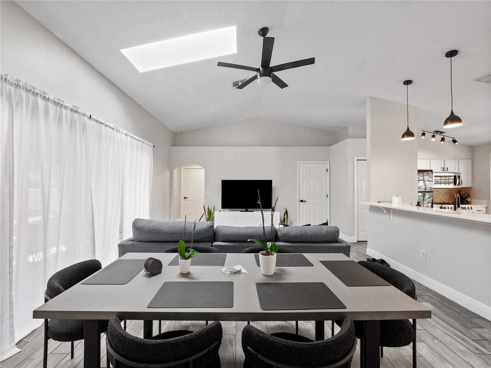 EAST LAKE RESERVE AT NARCOOSSEE UNIT 3 - Residential Lease