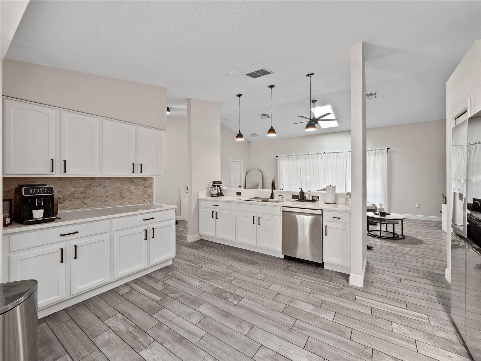 EAST LAKE RESERVE AT NARCOOSSEE UNIT 3 - Residential Lease