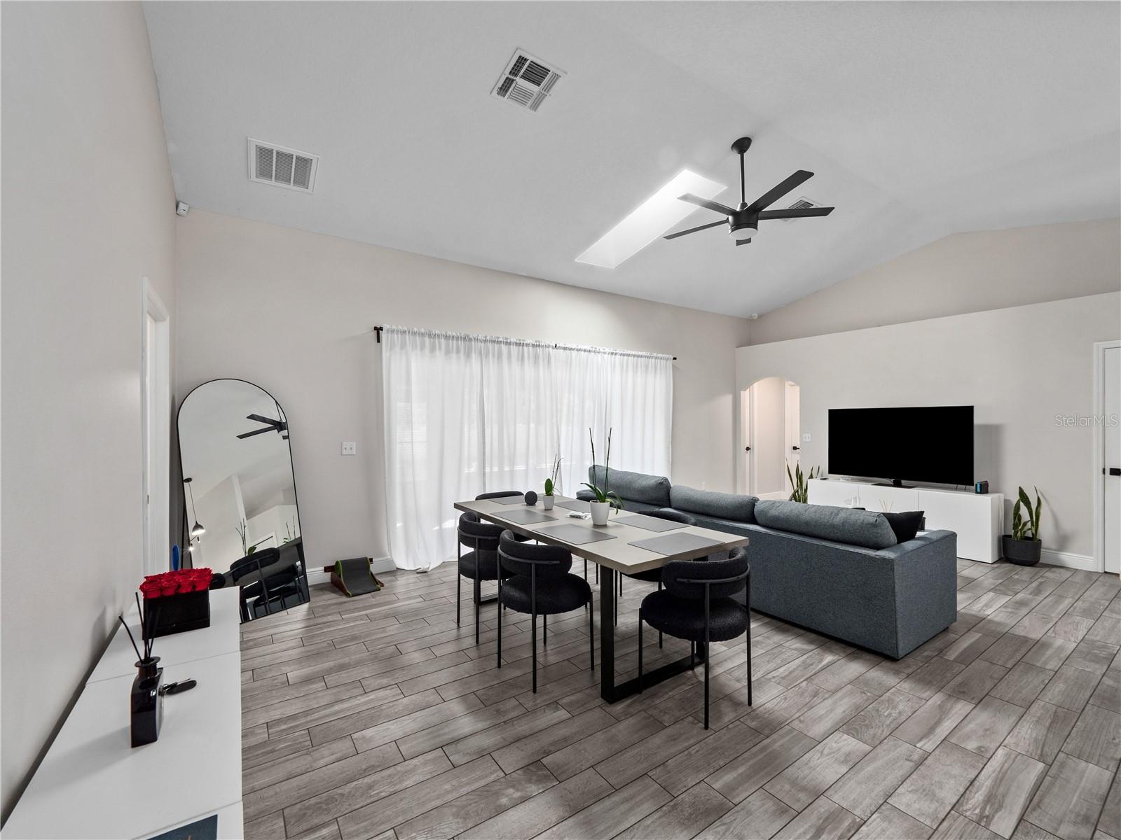 EAST LAKE RESERVE AT NARCOOSSEE UNIT 3 - Residential Lease