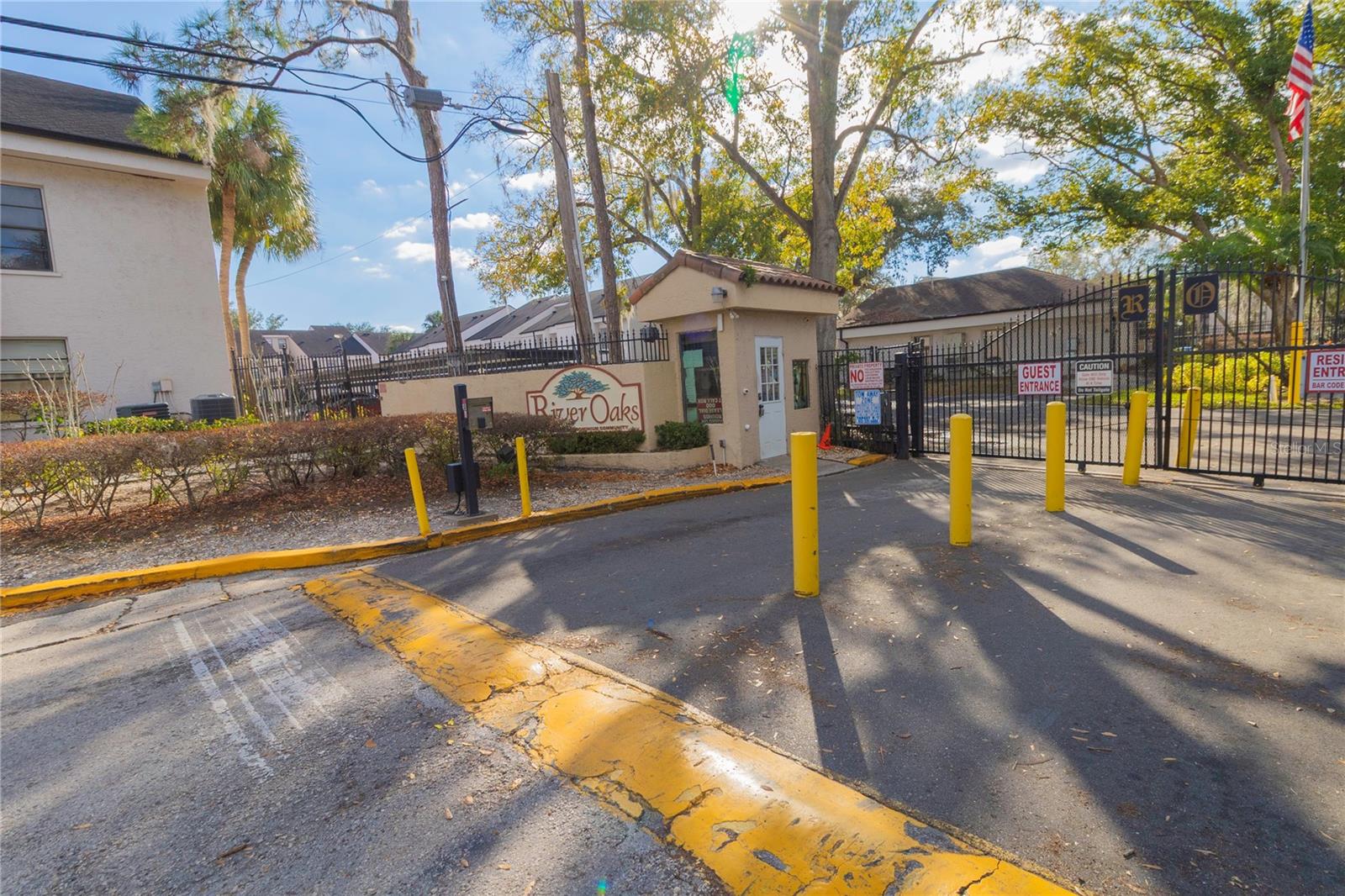 RIVER OAKS CONDO I - Residential