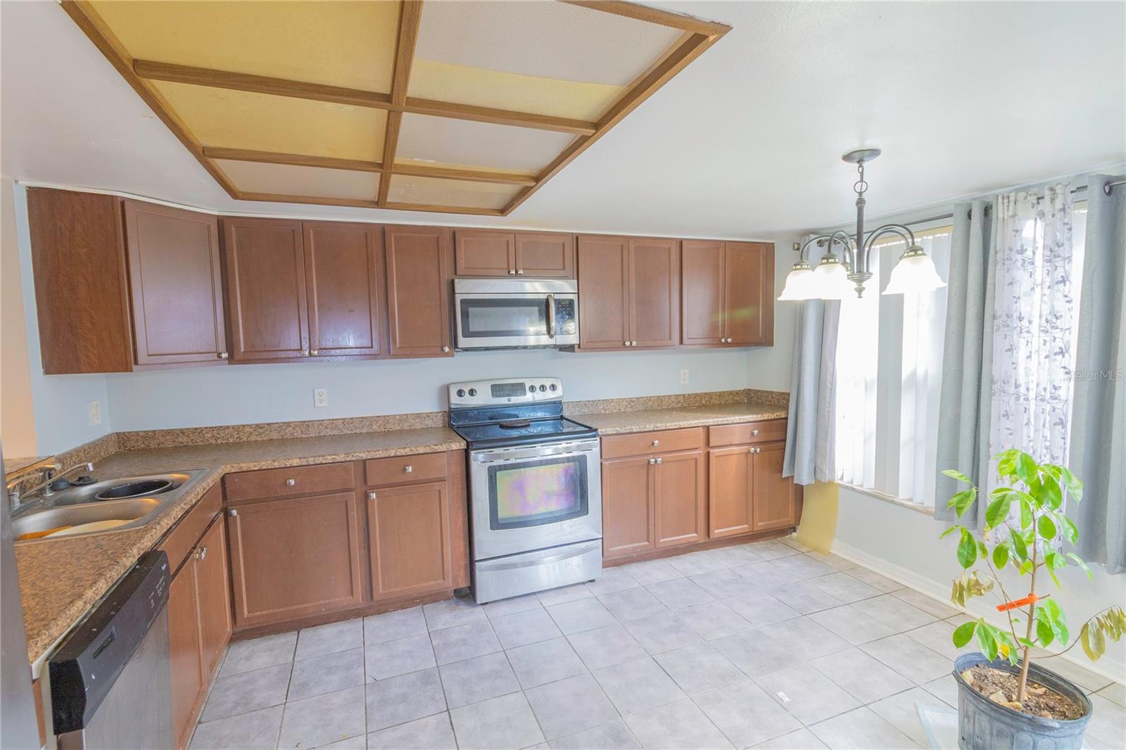 RIVER OAKS CONDO I - Residential