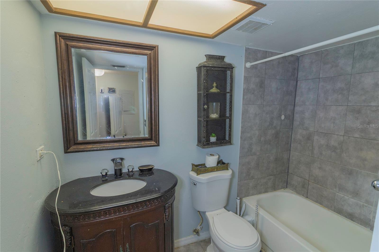 RIVER OAKS CONDO I - Residential