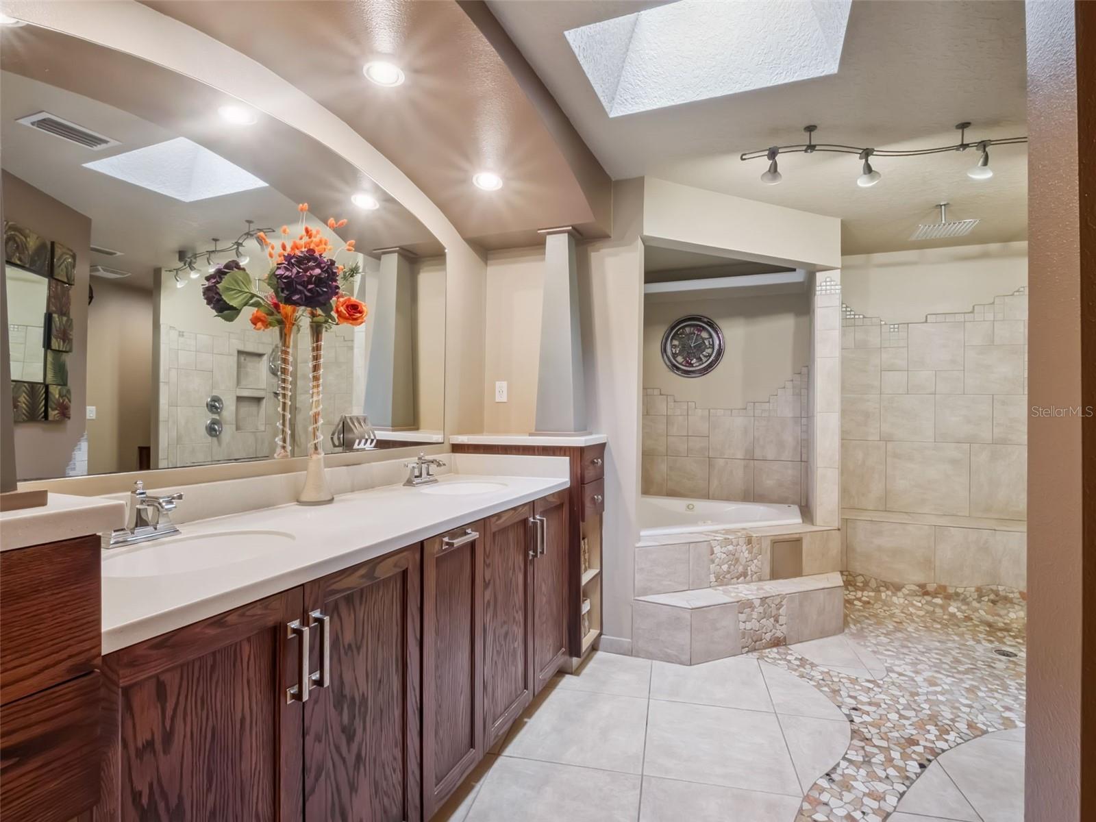 EMERALD ACRES - Residential
