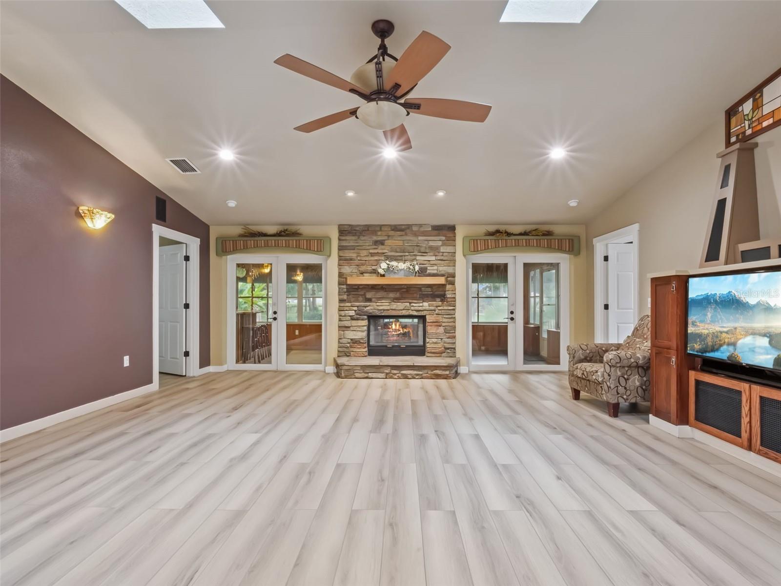 EMERALD ACRES - Residential
