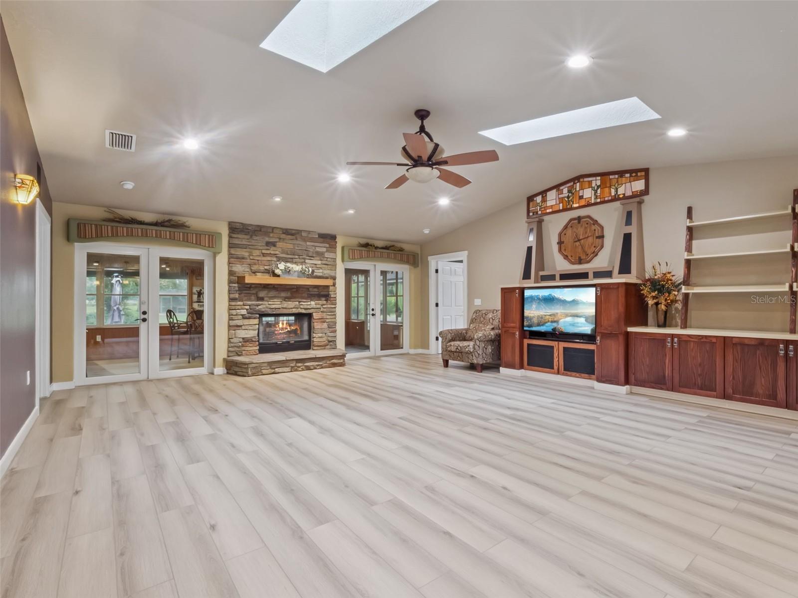 EMERALD ACRES - Residential