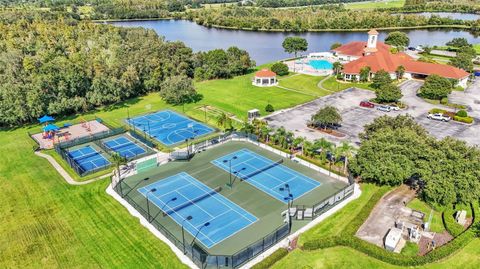 A home in LAKELAND