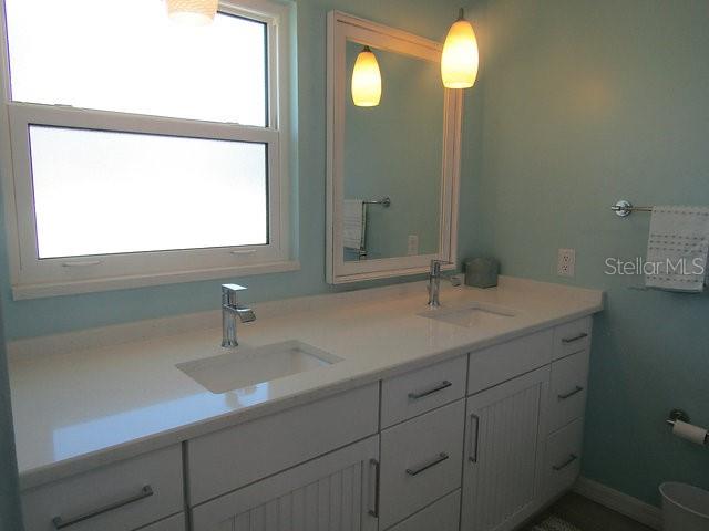 VENICE BEACH APTS SEC 1 - Residential Lease