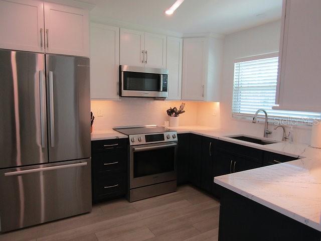 VENICE BEACH APTS SEC 1 - Residential Lease