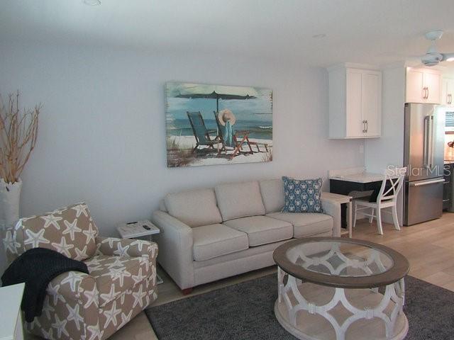 VENICE BEACH APTS SEC 1 - Residential Lease