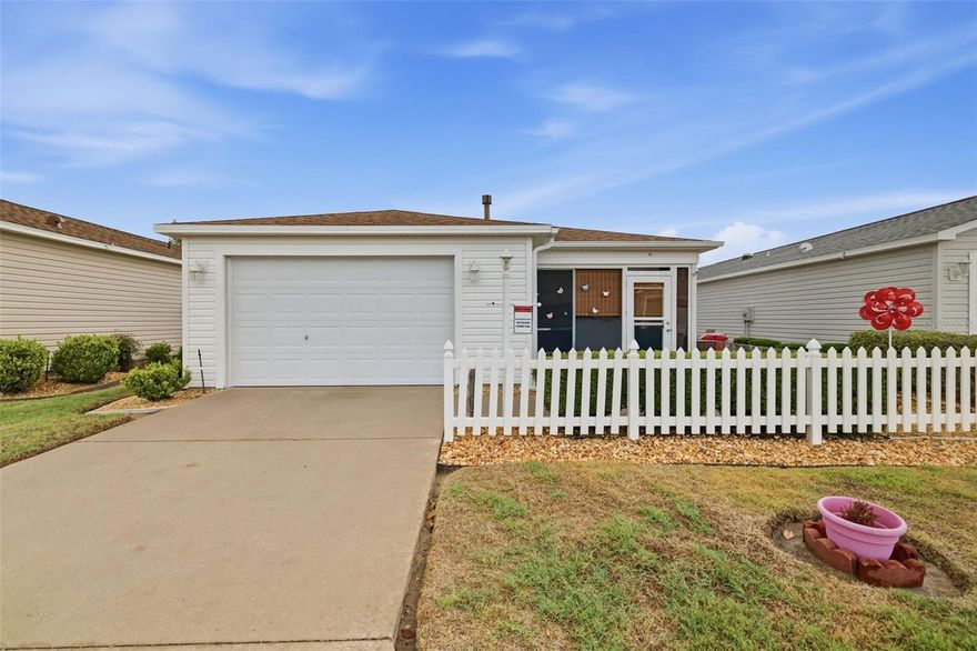 Perfect Patio Villa - 2 Bedrooms, 2 Bath - between the 66’s from Lake Sumter Landing and Brownwood. Light and Bright with Plantation shutters, and Volume Ceilings and a closed front Lanai. Comes with a Yamaha gas golf cart. New roof and Air conditioner. Wonderful little villa area with lots of good neighbors!  A great working garden and outside area.