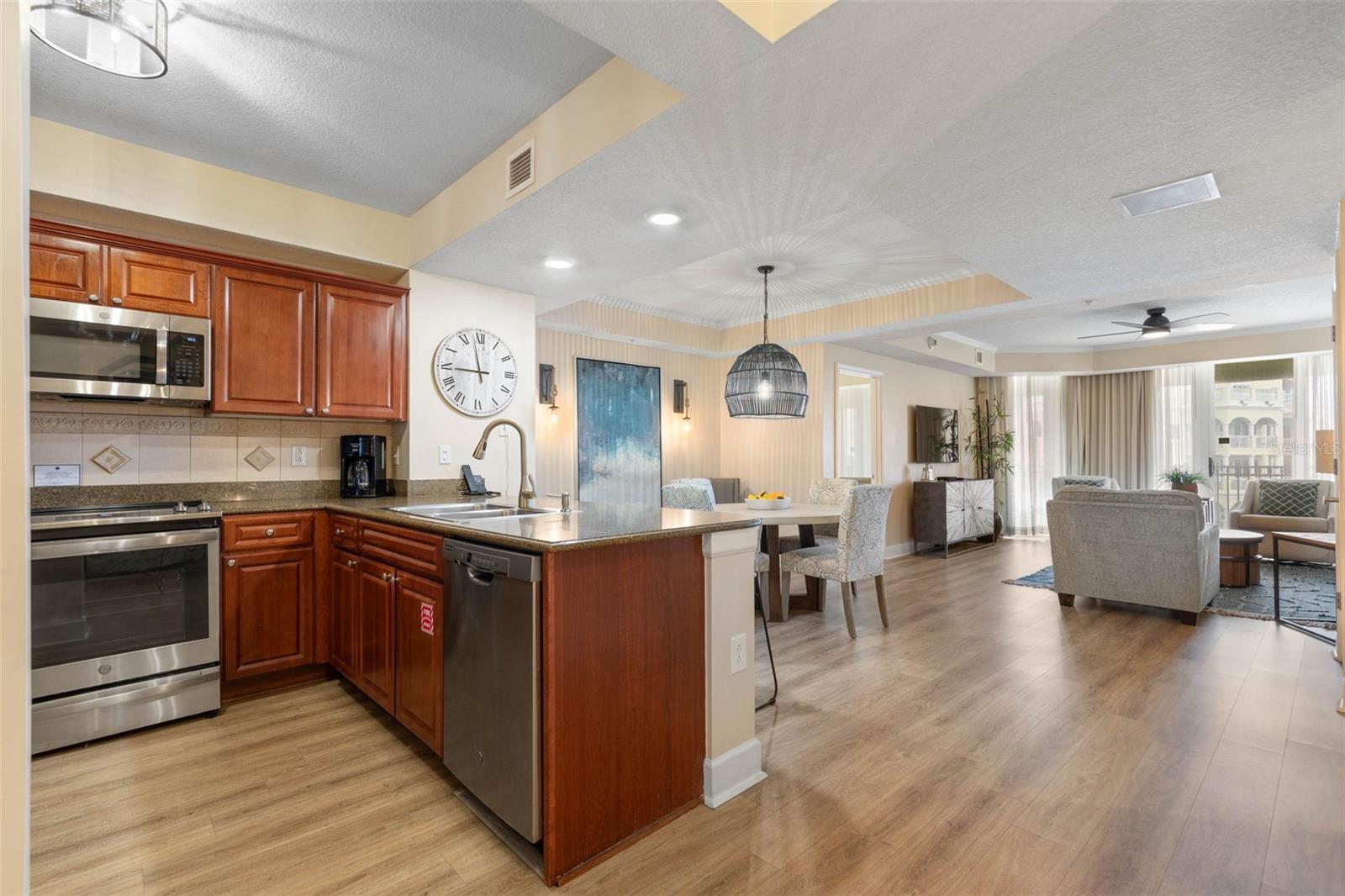 200 OCEAN CREST DRIVE 906