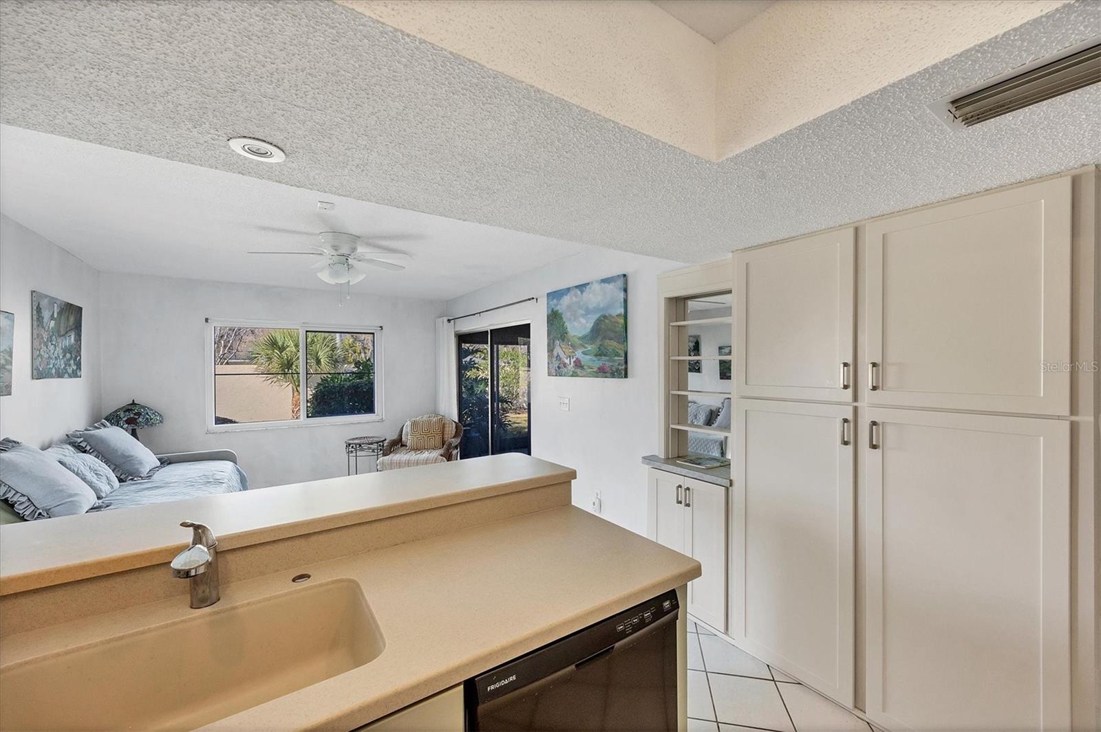 VILLAGE PLAZA SEC 4 - Residential