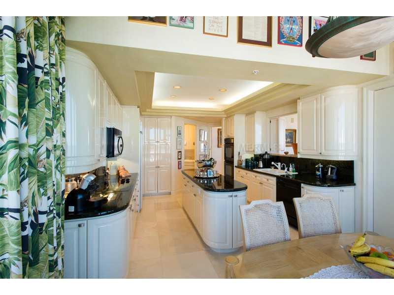 L AMBIANCE AT LONGBOAT KEY CLUB PH 2 - Residential