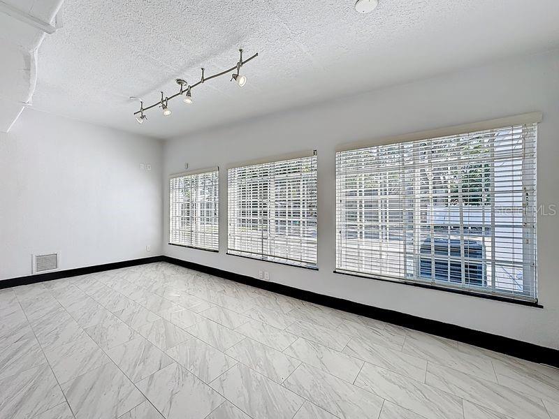 AZALEA PARK SEC 22 - Commercial Lease