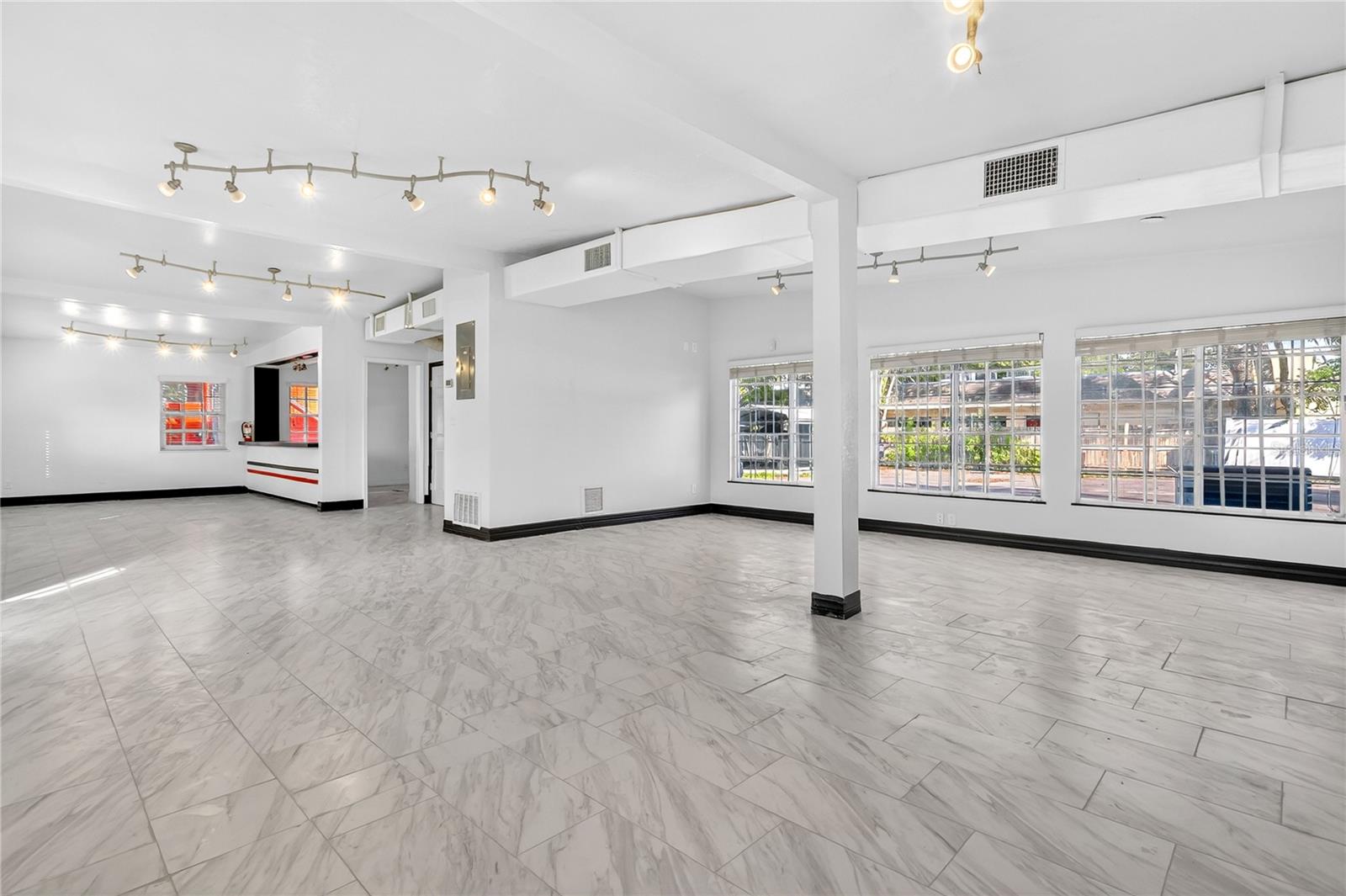 AZALEA PARK SEC 22 - Commercial Lease