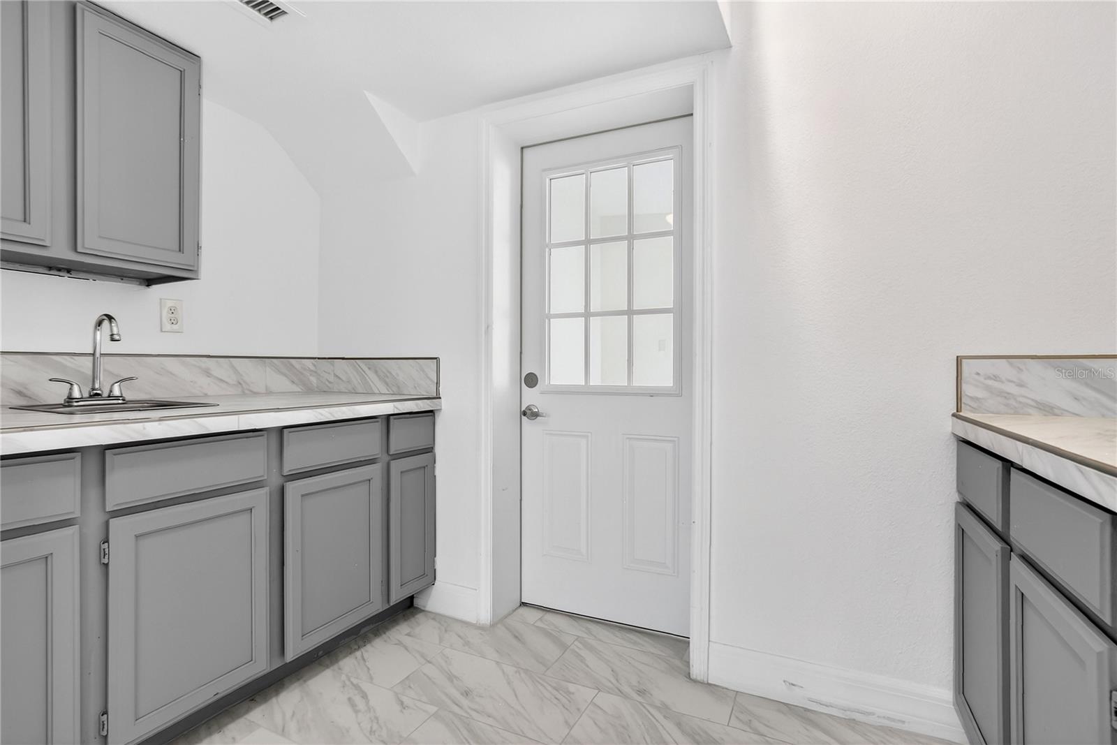 AZALEA PARK SEC 22 - Commercial Lease