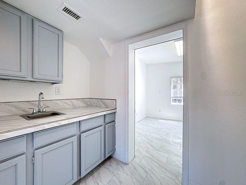 AZALEA PARK SEC 22 - Commercial Lease