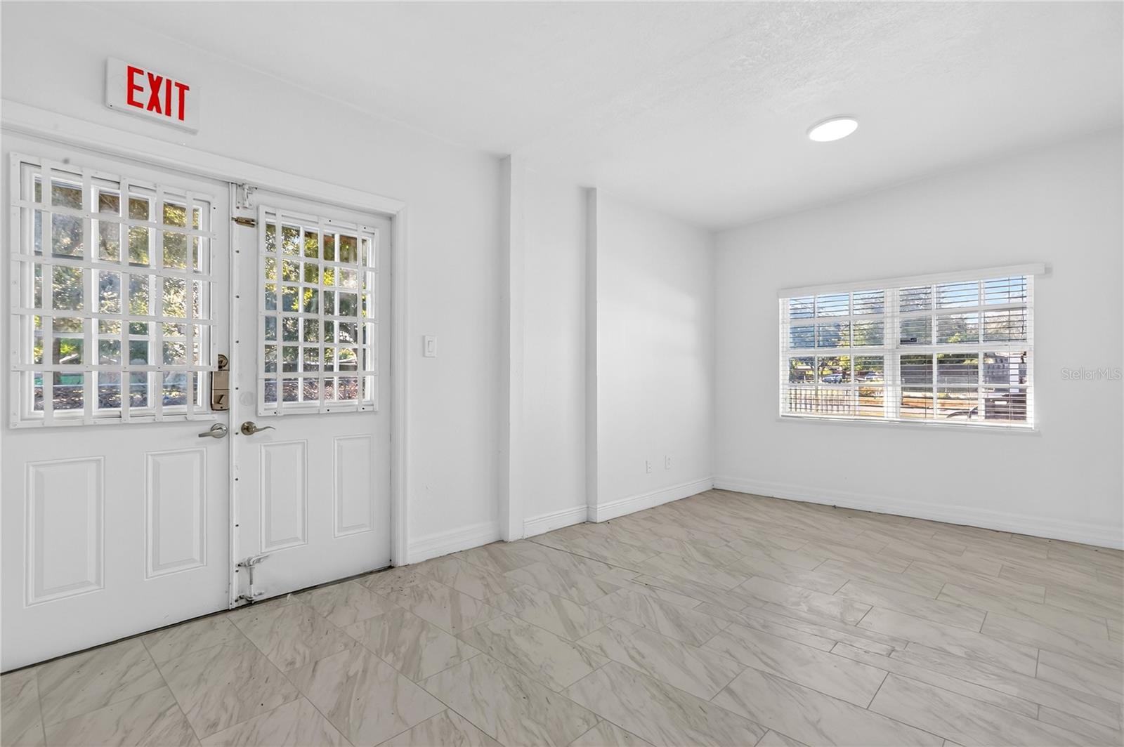 AZALEA PARK SEC 22 - Commercial Lease