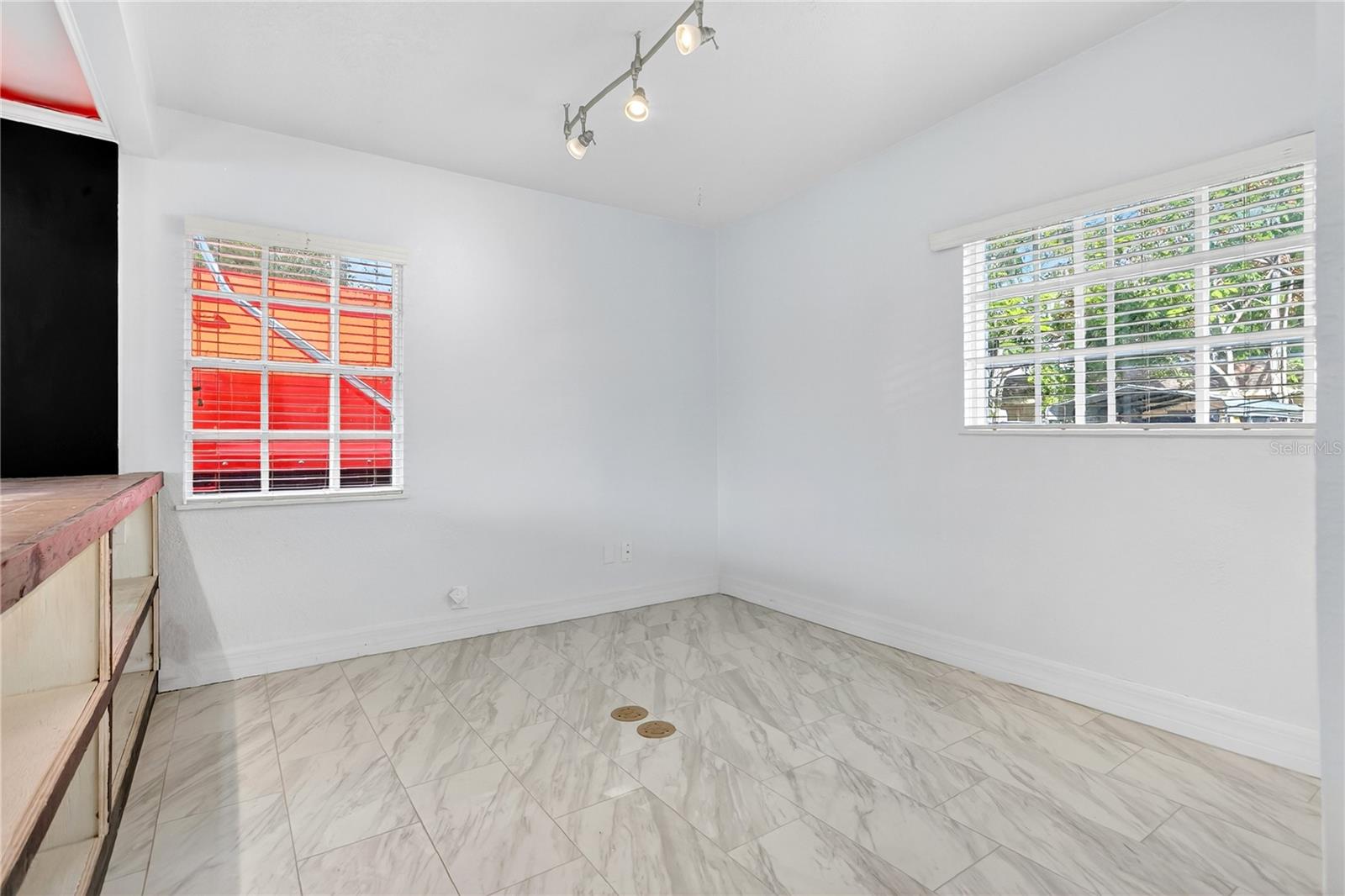 AZALEA PARK SEC 22 - Commercial Lease