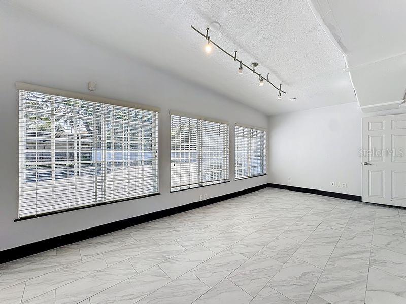 AZALEA PARK SEC 22 - Commercial Lease